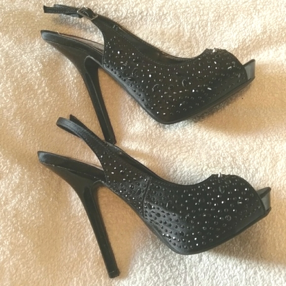 FERGIE! Black studded open toe stilettos - Picture 2 of 4